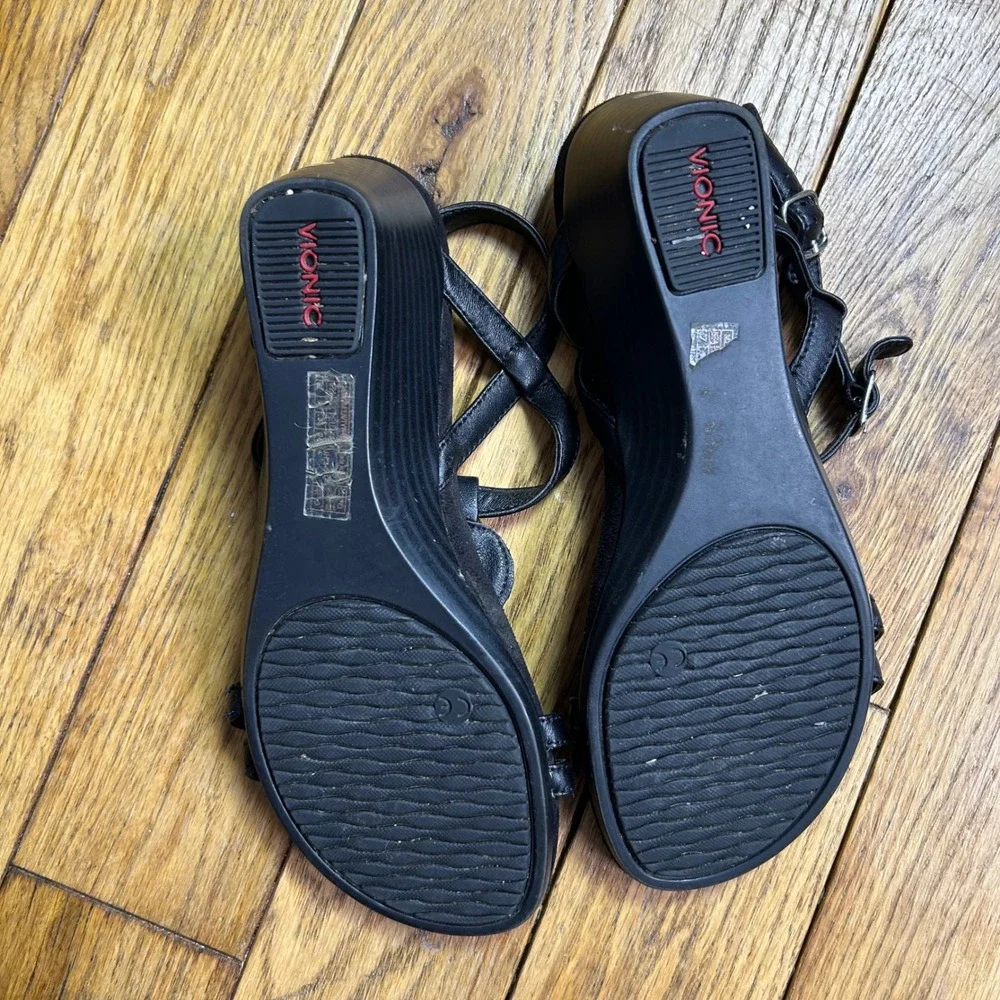 Vionic Black Leather Wedge Sandals Silver Disc Medallion Orthotic Womens 7